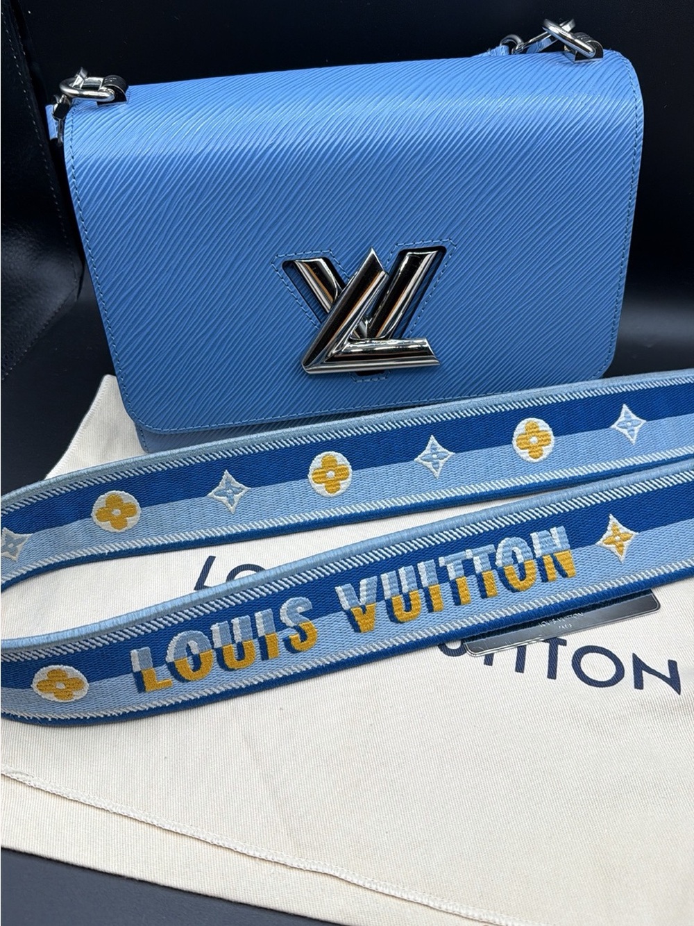 Louis Vuitton Twist Epi leather with strap